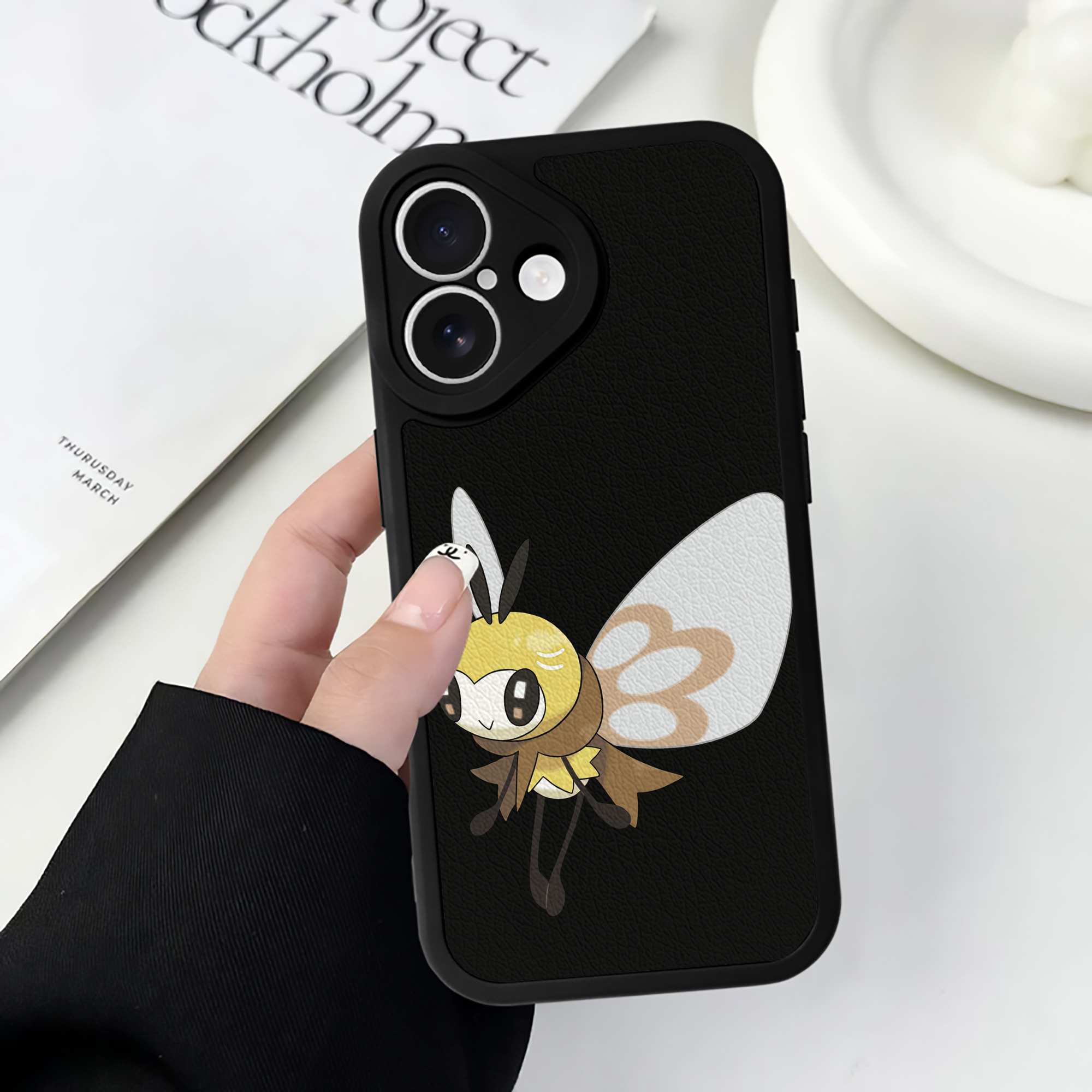 （画像用） ポケットモンスター Pokémon 【iPhone 16シリーズ対応】シリコンスマホケース（レザー調） 材質：シリコン